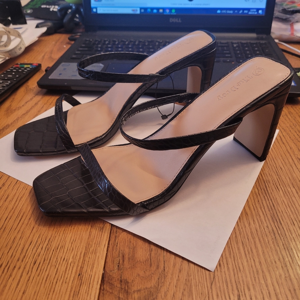 Ladies heeled Sandals